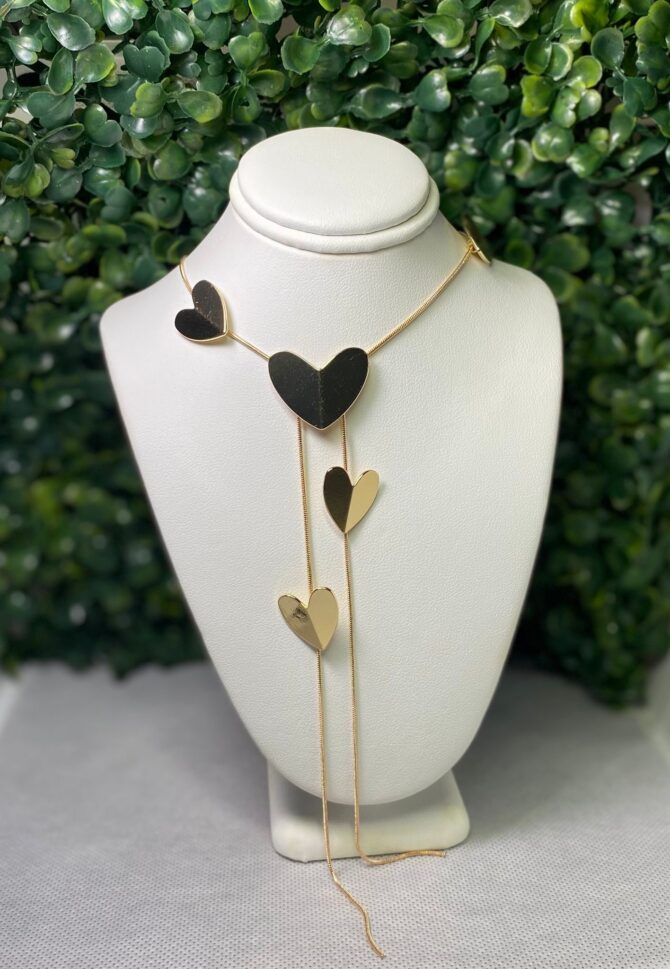 Aesthetic: Collar dorado con corazones Z27
