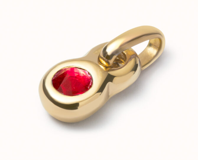 UNO DE 50 CHARM PIEDRA ROJA PEQUEÑA DORADA