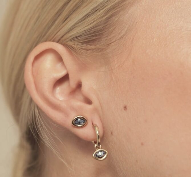 UNO DE 50: Single Stud Earring With Blue Stone