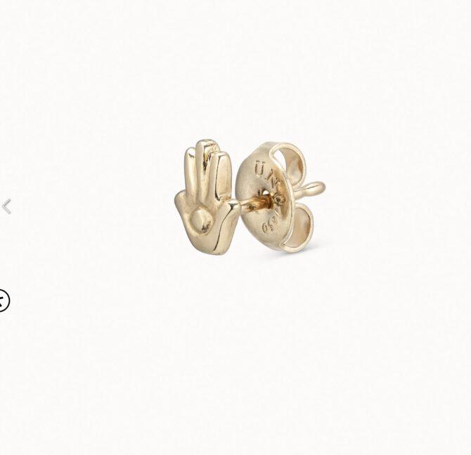 UNO DE 50: Hamsa Single Stud Earring