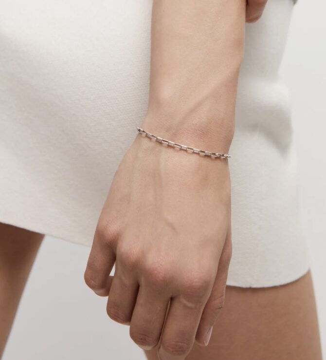 UNO DE 50: Mid-sized link charm chain bracelet