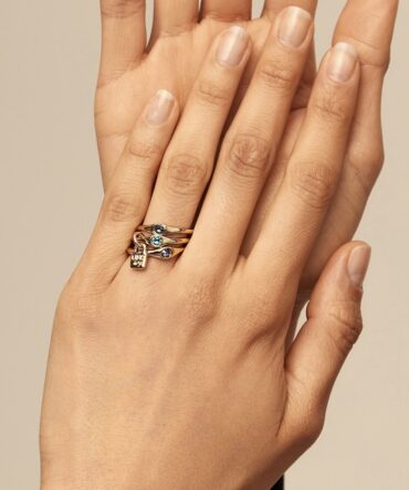 UNO DE 50: Triple ring with blue crystals