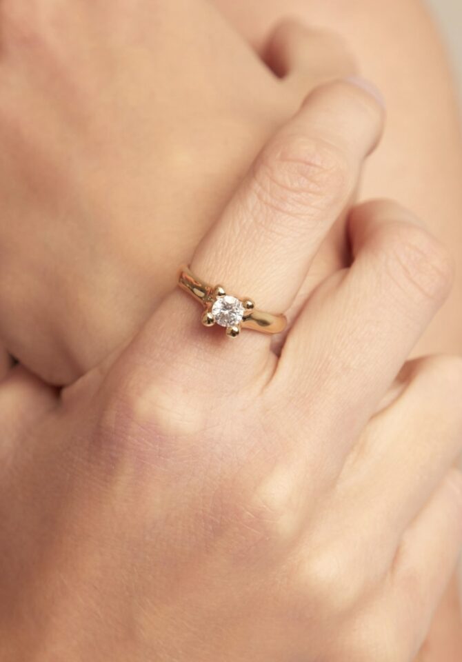 UNO DE 50: Ring with white cubic zirconia
