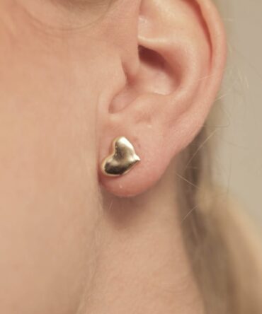 UNO DE 50: Heart Single Stud Earring