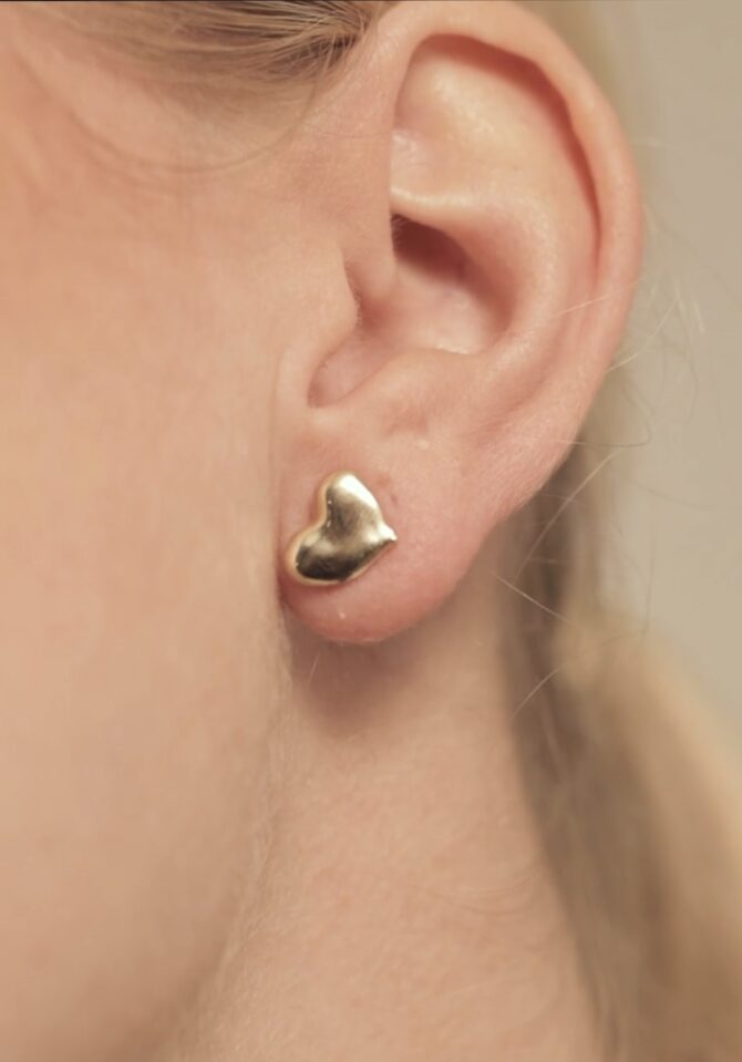 UNO DE 50: Heart Single Stud Earring