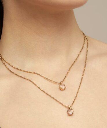 UNO DE 50: Long pendant chain necklace with crystals