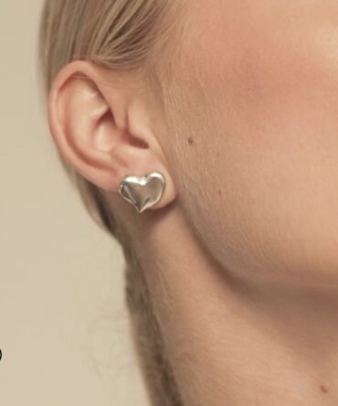 UNO DE 50: Stud earrings with heart shape