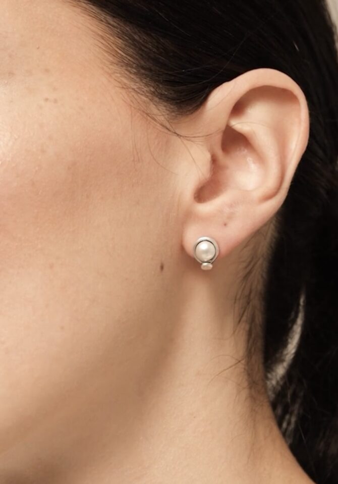 UNO DE 50: Single Stud Earring With Pearl