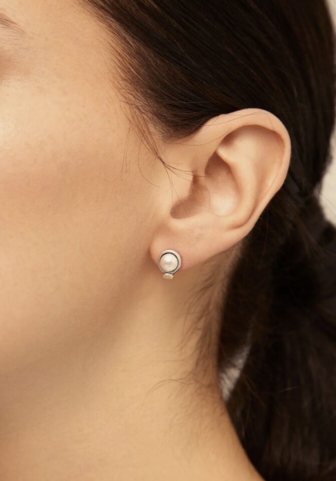 UNO DE 50: Single Stud Earring With Pearl