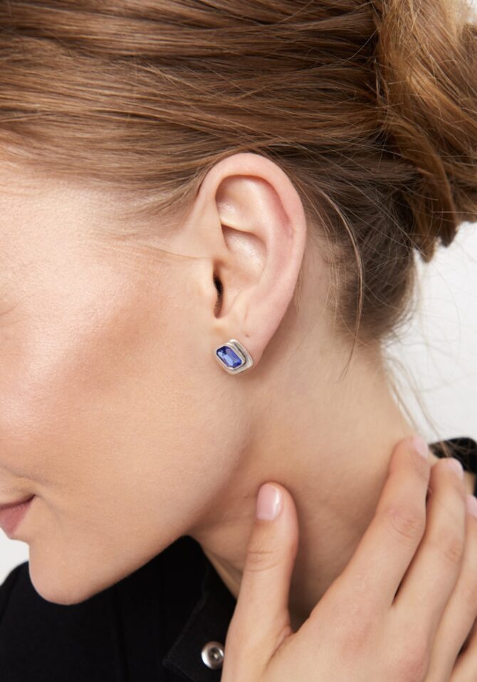 UNO DE 50: Stud earrings with blue crystal