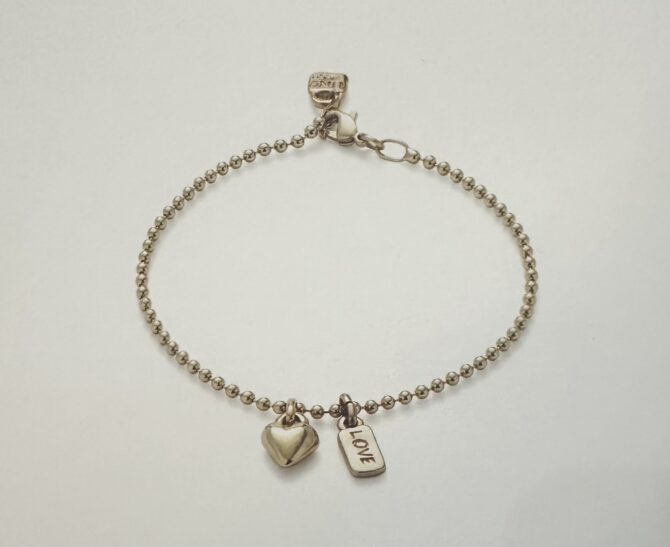 UNO DE 50 Pulsera dos charm corazón y amor dorada (M)