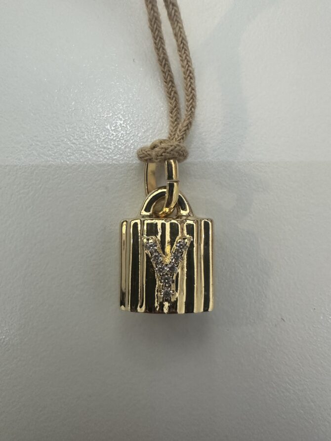 UNO DE 50 CHARM Y DORADO
