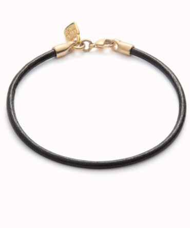 UNO DE 50 PULSERA DE CUERO CON DIJES DORADA