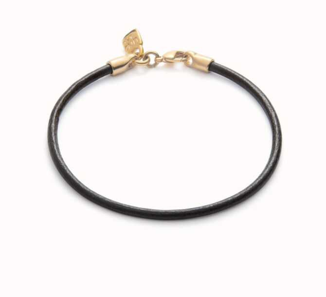 UNO DE 50 PULSERA DE CUERO CON DIJES DORADA