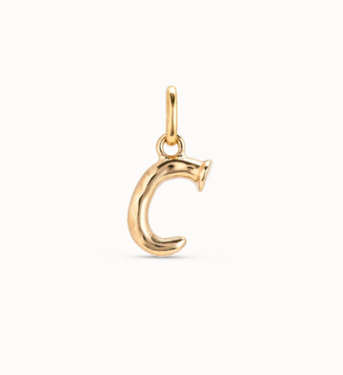 UNO DE 50 CHARM LETRA C DORADO