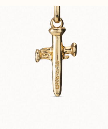 UNO DE 50 CHARM LETRA T DORADO