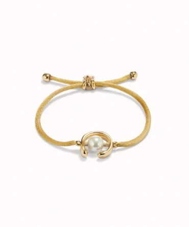 Pulsera de hilo camel con perla shell fornitura bañada en oro 18k